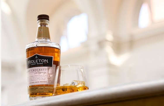 Eleganz trifft Tradition: Midleton Very Rare perfekt für Weihnachten